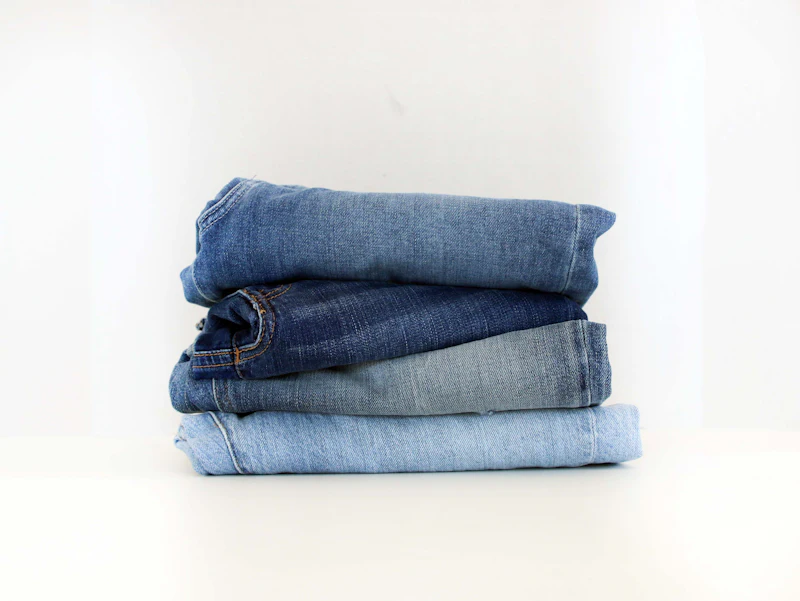 Denim uomo e donna assortito — stock uomo